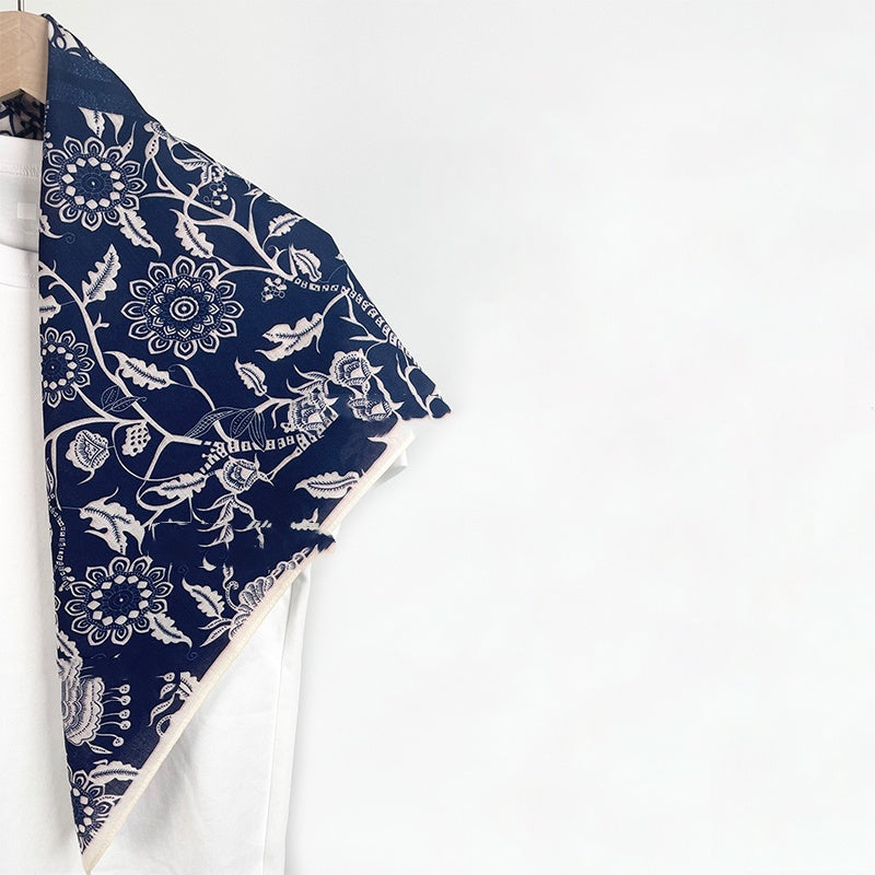 Navy blue and white double-sided two-color warm scarf