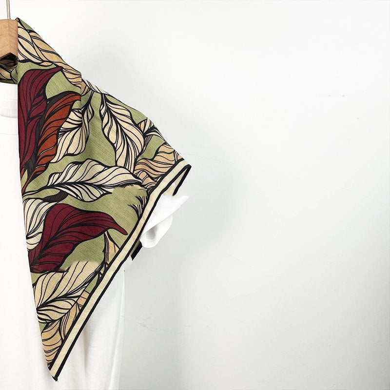 Retro scarf in the style of oil painting from the novel "Floating Life Chronicles"