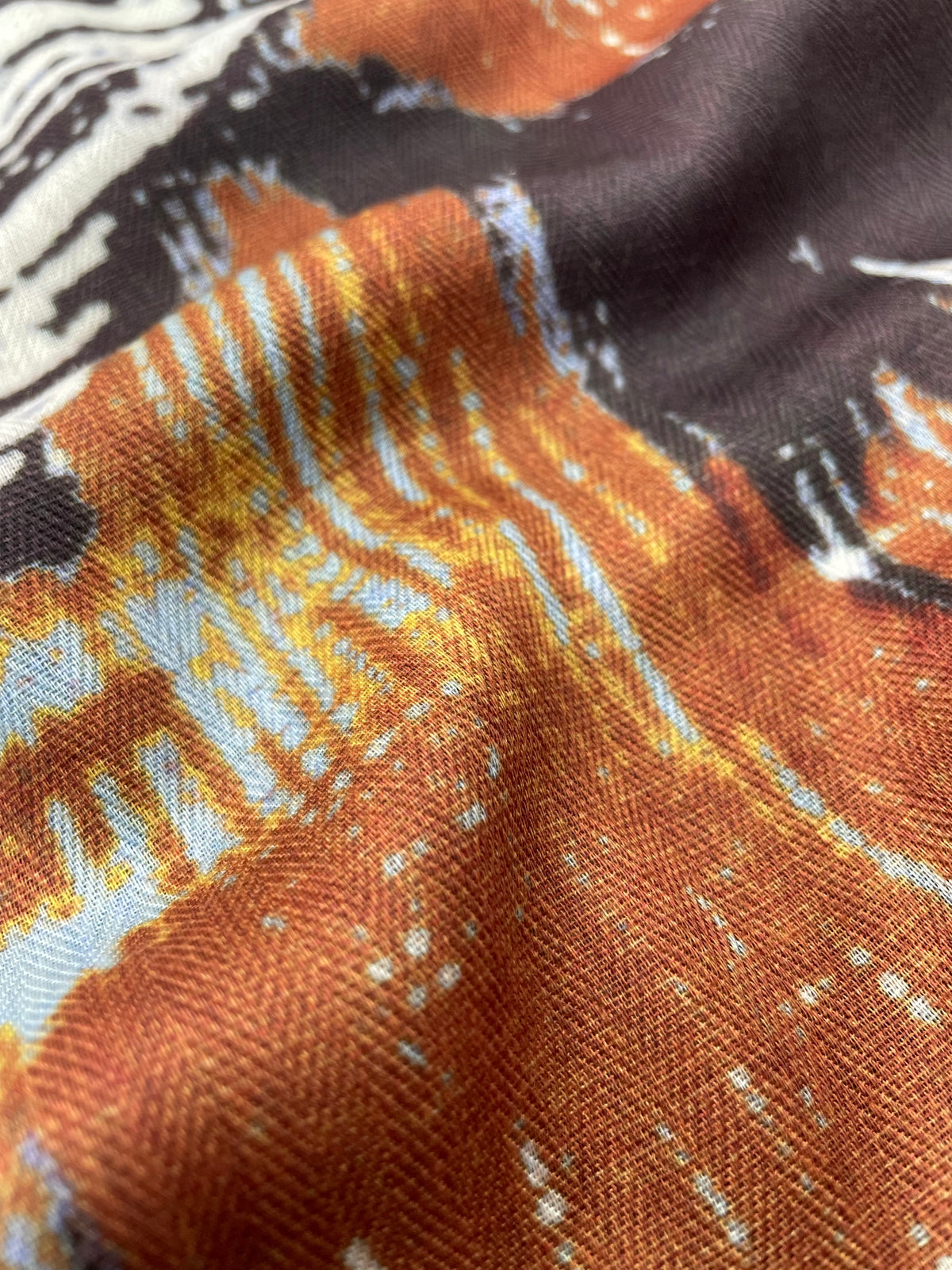 Artistic Graffiti-Print Warm Square Scarf (65×65cm)