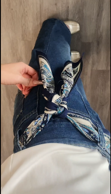 Triangle scarf, versatile and stylish paisley