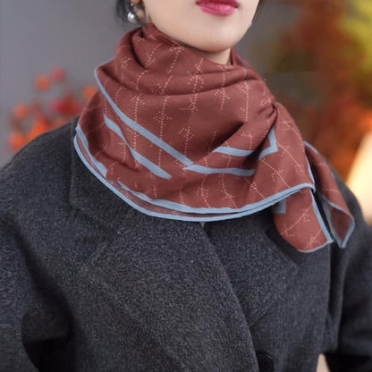 Letter-patterned scarf, a stylish and warm gift